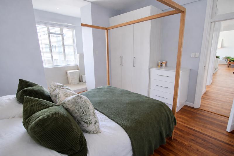 2 Bedroom Property for Sale in Sea Point Western Cape